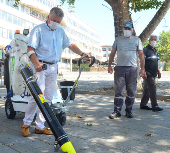 Başkan Gerenli, İstanbul Caddesini temizledi