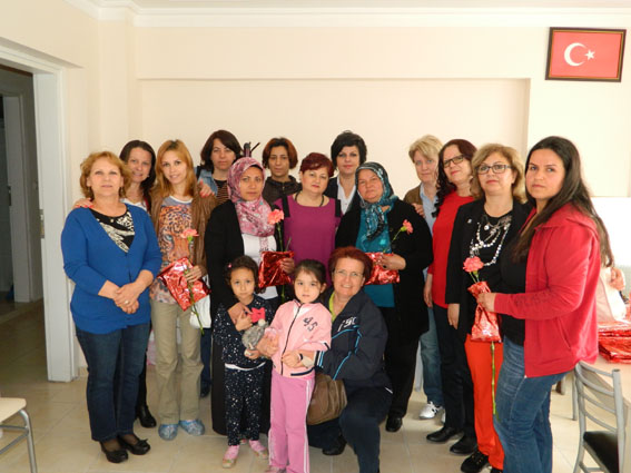 CHP’li kadınlardan özel çocuk annelerine  ziyaret