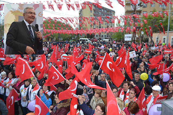 Baykal “Türkiye’nin derdi anayasa değil”