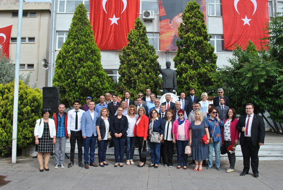 CHP 19 Mayıs’ta Atatürk Anıtına çelenk koydu