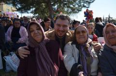 Başkan Dr. Fırat Yayla, Mart Dokuzu Şenliği’nde 1000 ağaç fidanı dağıttı