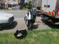 Yayaya yol verdi motosiklet çarptı; 1 yaralı!
