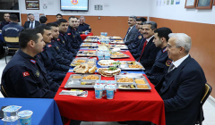 Vali Ekici, jandarma personeli ile iftar yaptı