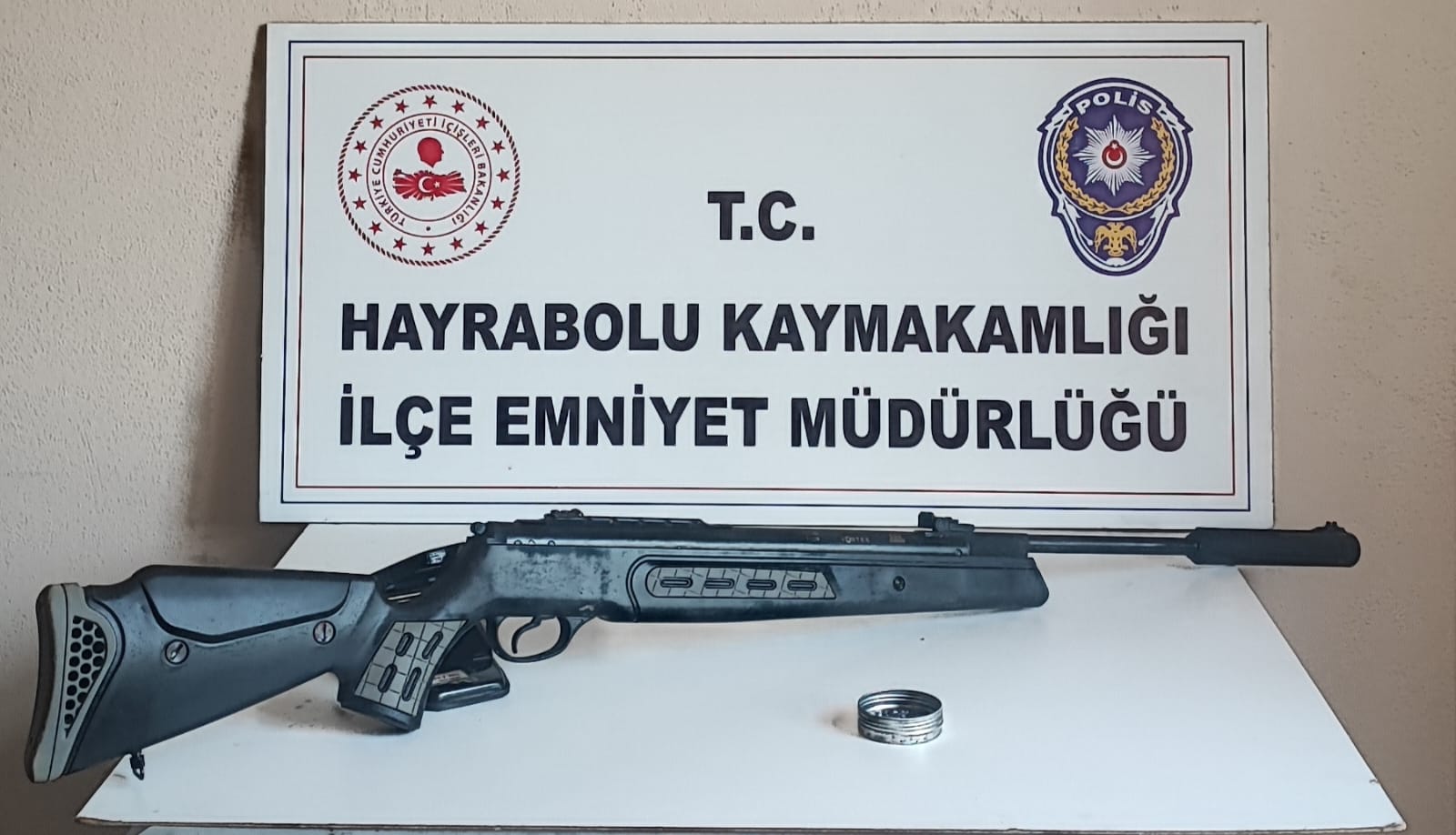 Tekirdağ'da rap şarkıcısı Çakal'ın havalı tüfekle yaralanmasına neden olan şüpheli gözaltına alındı