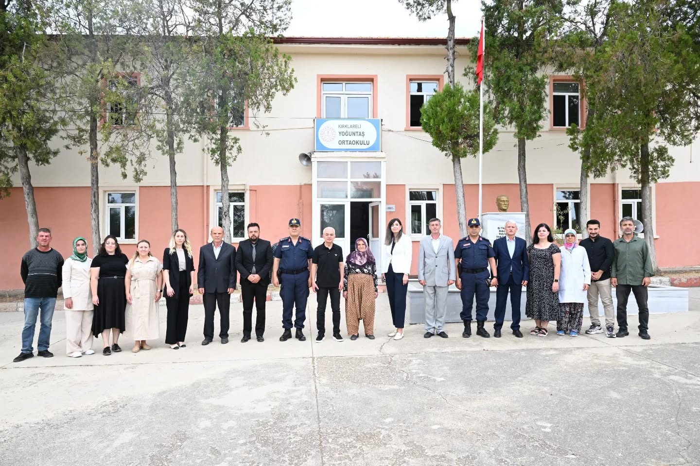 Kırklareli Valisi Turan, köy okullarındaki hazırlıkları inceledi