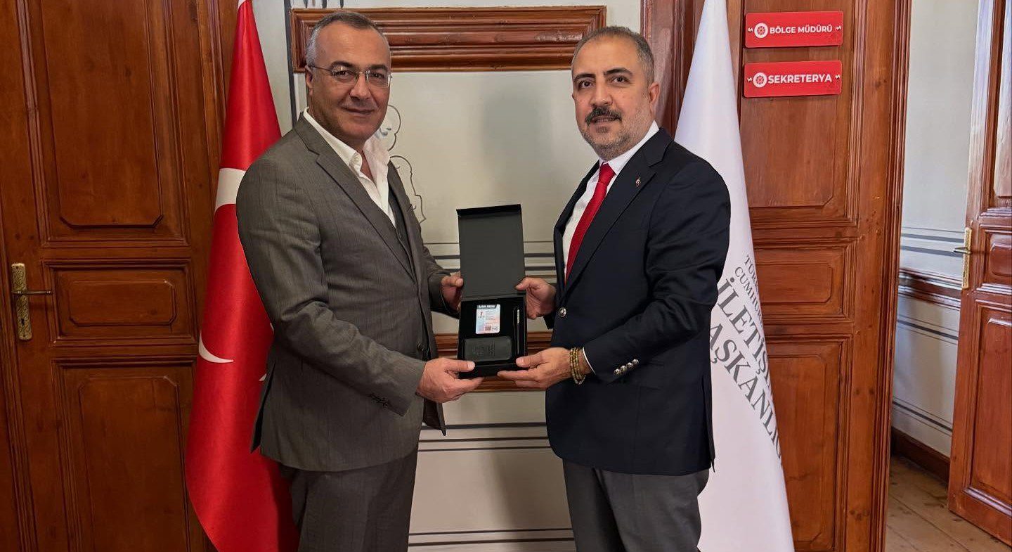 ÖGÜR KAYA BASIN KARTINI ALDI