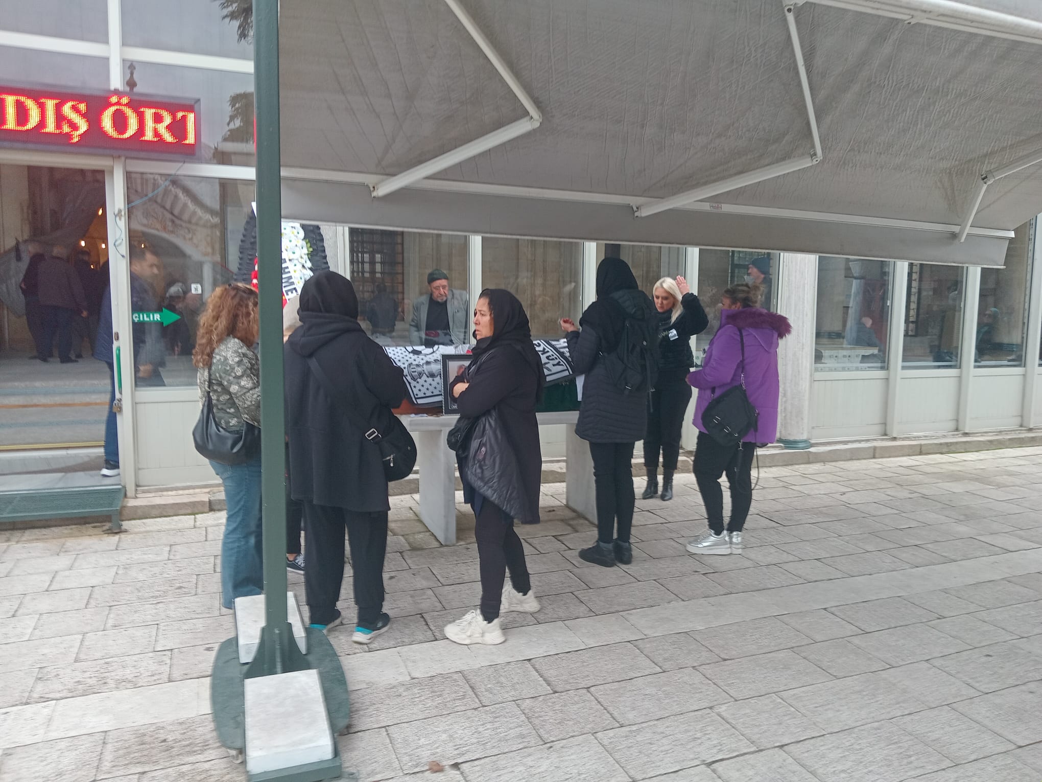 fb453f6c-f4ff-4894-acb8-8689f7c8de0e