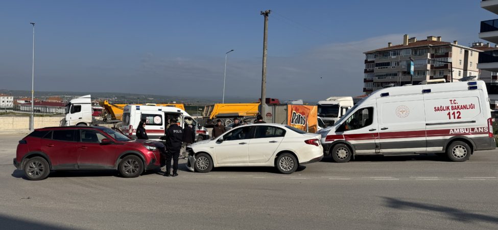 Edirne'de 3 aracın karıştığı kazada bir kişi yaralandı