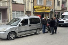 Edirne'de elektrikli bisikletle motosikletin çarpıştığı kaza güvenlik kamerasında