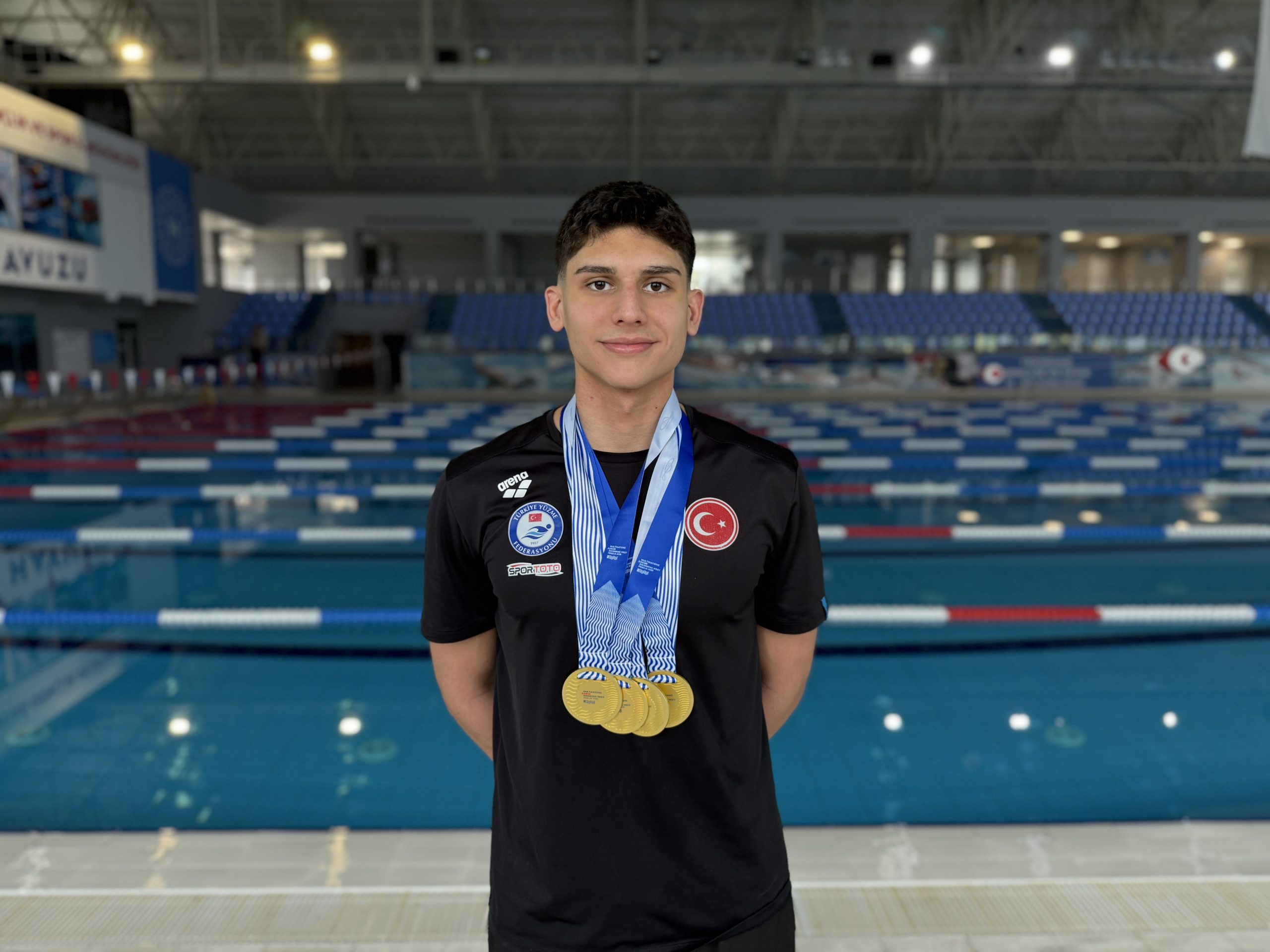 Milli yüzücü Emre Onuş yeni başarılar için çalışıyor