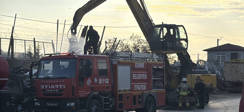 Edirne'de hurdacıda çıkan yangın söndürüldü