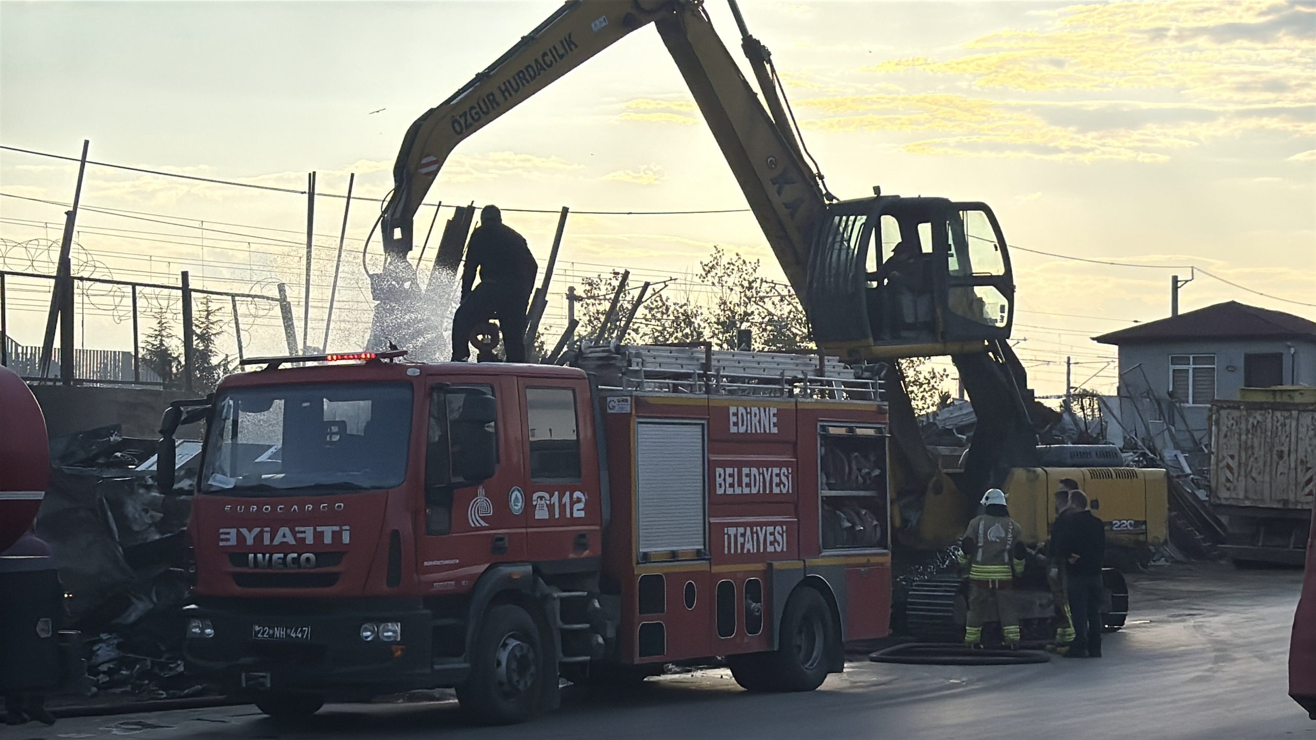 Edirne'de hurdacıda çıkan yangın söndürüldü