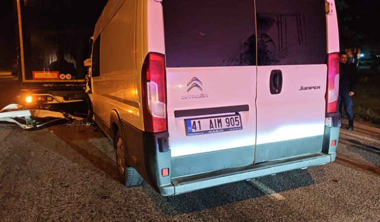 Edirne'de tıra çarpan panelvandaki 1 kişi öldü, 1 kişi yaralandı