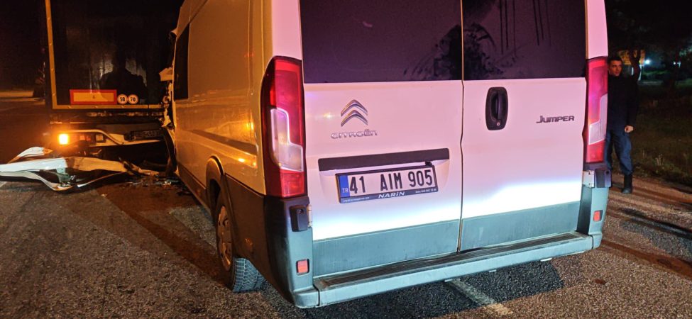 Edirne'de tıra çarpan panelvandaki 1 kişi öldü, 1 kişi yaralandı