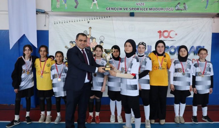 Vize'de Kız Futsal Turnuvası sona erdi