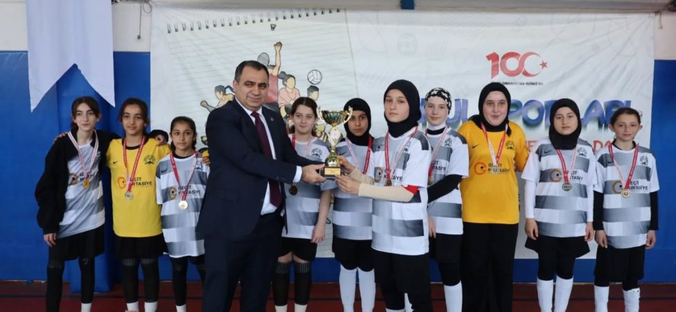 Vize'de Kız Futsal Turnuvası sona erdi