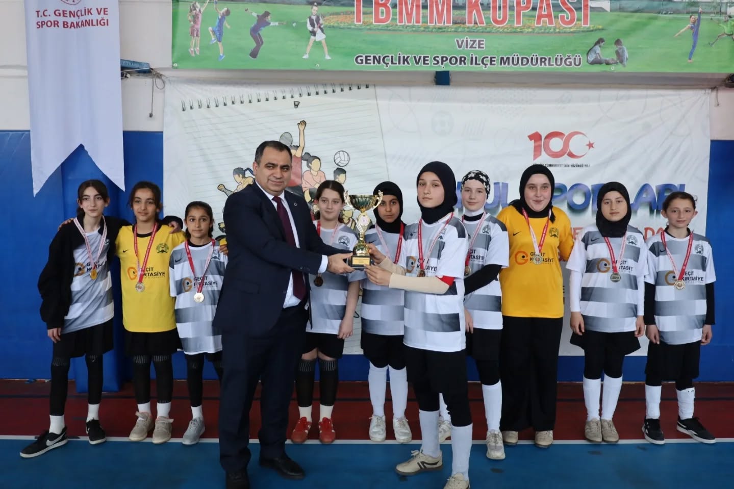 Vize'de Kız Futsal Turnuvası sona erdi