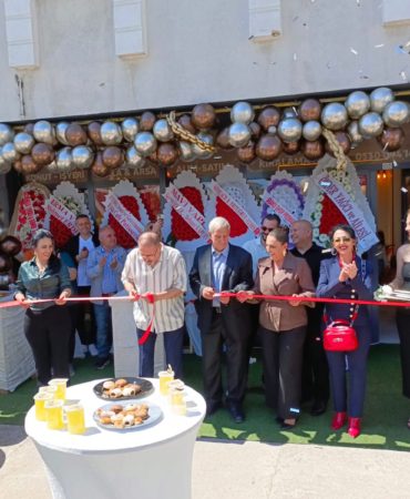 db091b49-9b80-4e64-a0d2-44149ab107f5