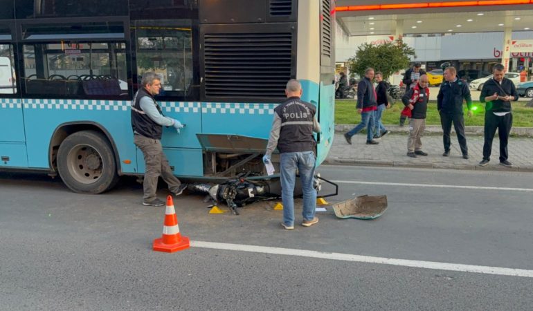 Tekirdağ'da otobüse arkadan çarpan motosikletteki 2 kişi yaralandı
