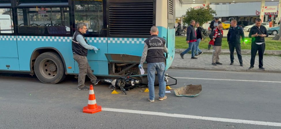 Tekirdağ'da otobüse arkadan çarpan motosikletteki 2 kişi yaralandı