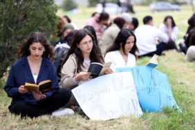 Kırklareli Üniversitesi öğrencileri ekran bağımlılığına dikkati çekmek için kitap okudu