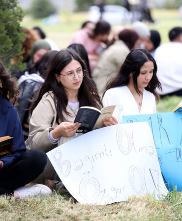 Kırklareli Üniversitesi öğrencileri ekran bağımlılığına dikkati çekmek için kitap okudu