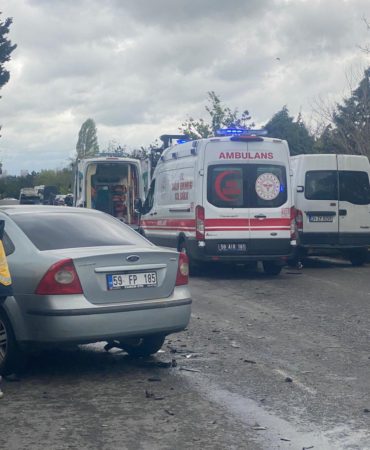 Tekirdağ'da kaza yapan otomobil park halindeki araca çarptı