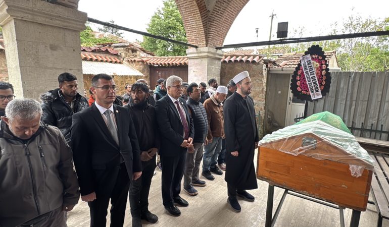Edirne'de arkadaşının tüfekle vurarak öldürdüğü kız çocuğunun cenazesi toprağa verildi