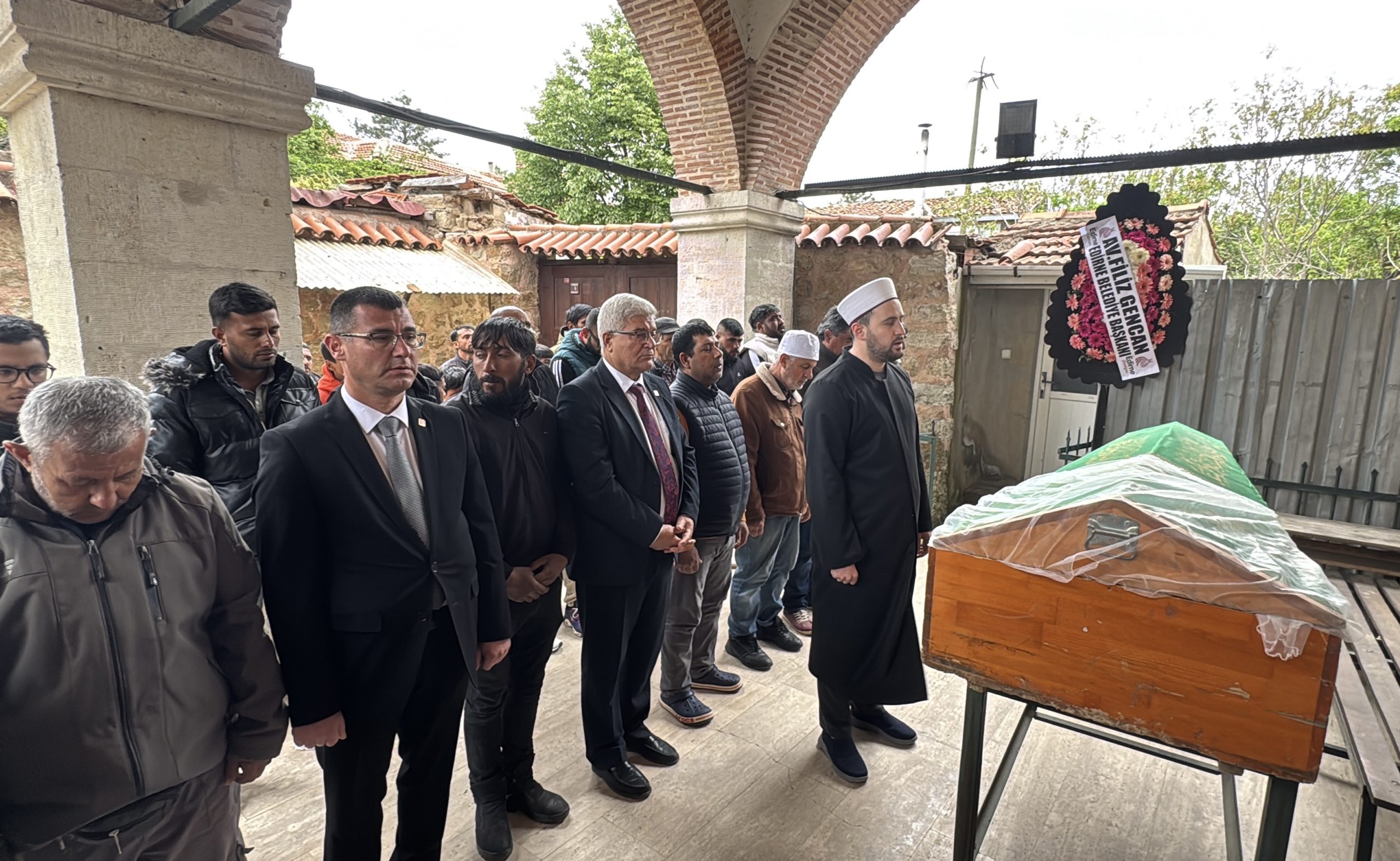 Edirne'de arkadaşının tüfekle vurarak öldürdüğü kız çocuğunun cenazesi toprağa verildi