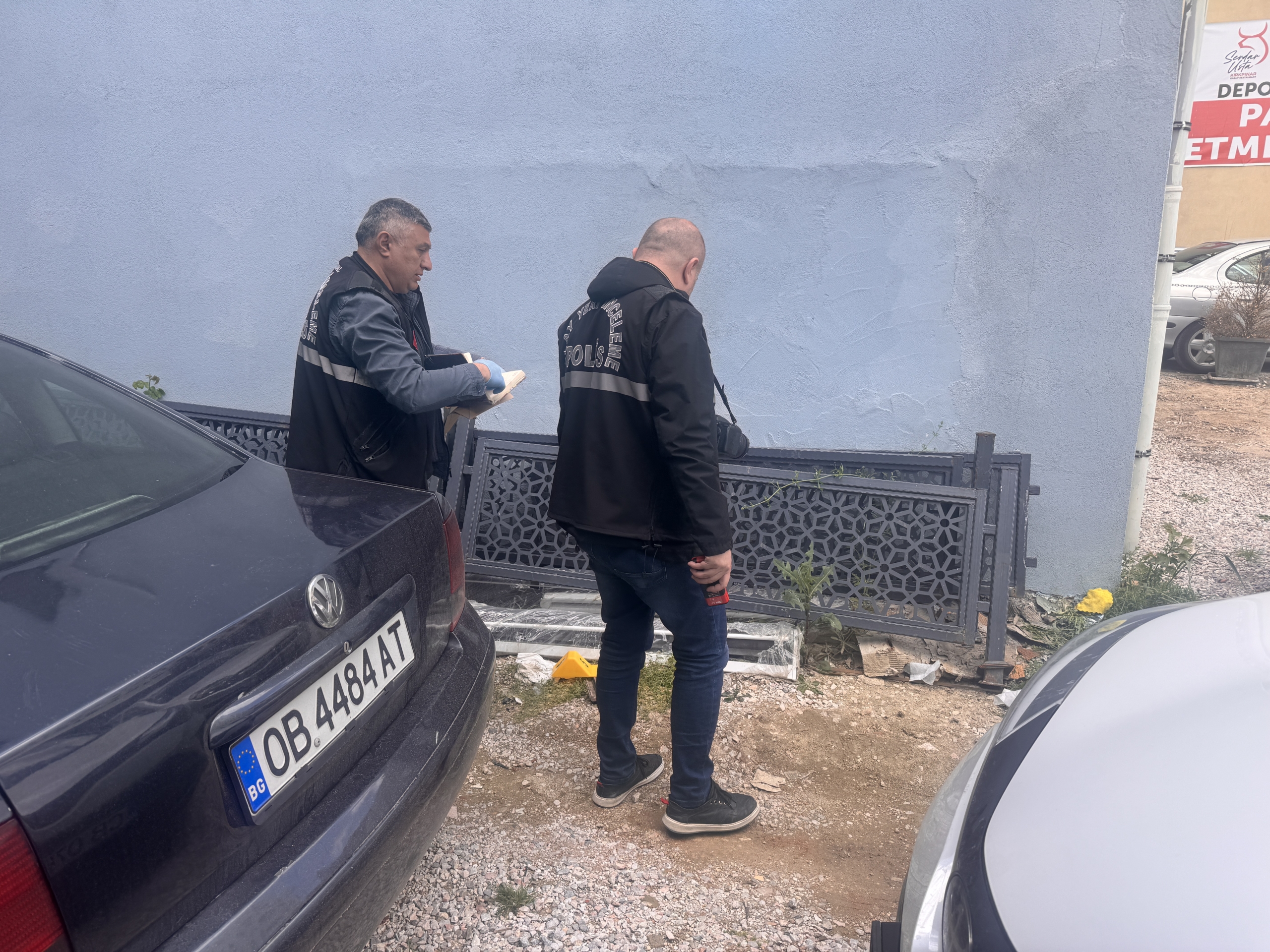 Edirne'de iki grup arasında yol verme meselesinden çıkan kavgada 3 kişi yaralandı