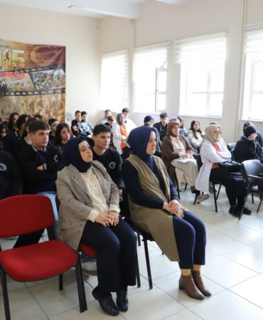 Kırklareli'nde "Felsefe Neye Yarar" Konferansı düzenlendi