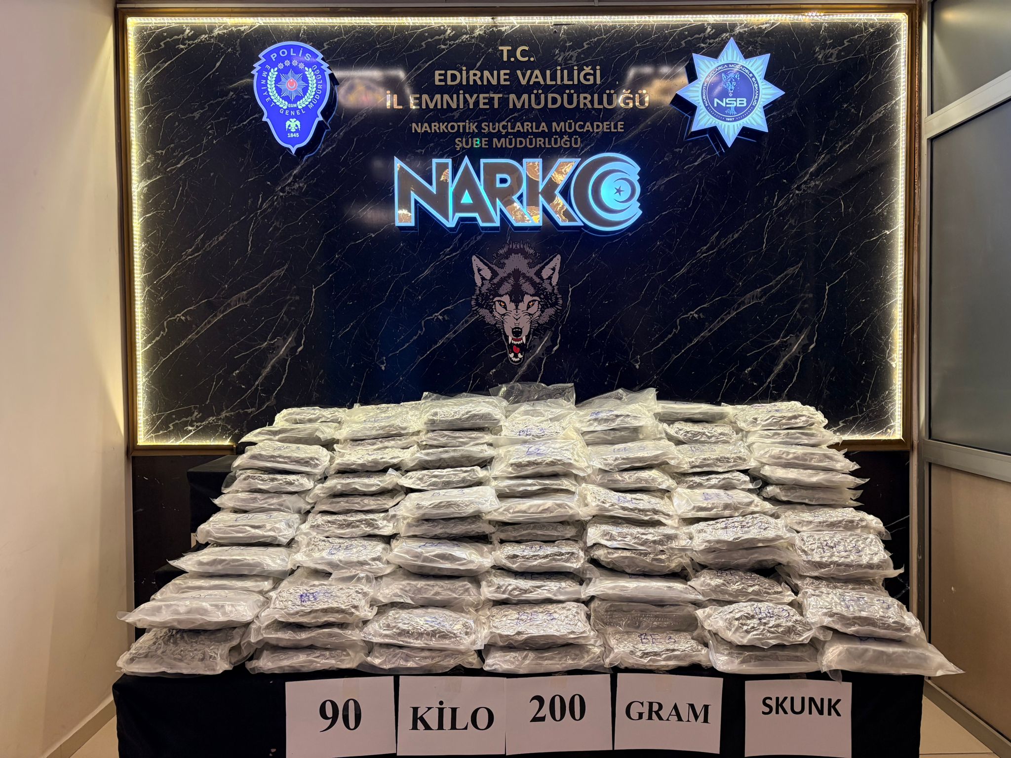 Edirne'de 90 kilo 200 gram uyuşturucu ele geçirildi