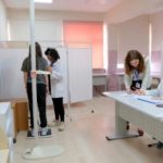 Kırklareli'nde ortaokul öğrencilerine skolyoz taraması yapılıyor