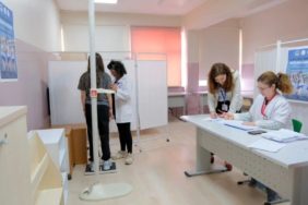 Kırklareli'nde ortaokul öğrencilerine skolyoz taraması yapılıyor