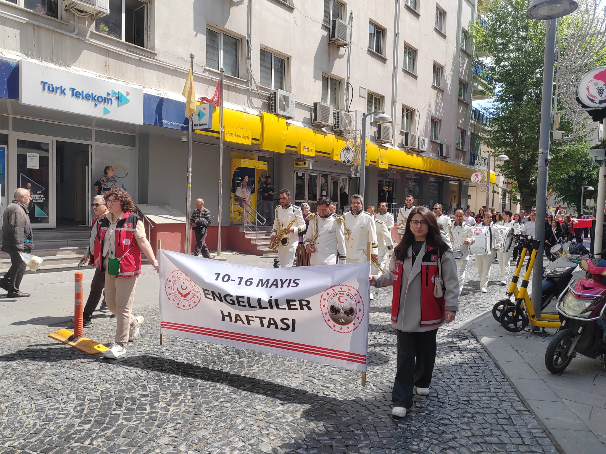 Kırklareli'nde engelliler farkındalık için yürüdü