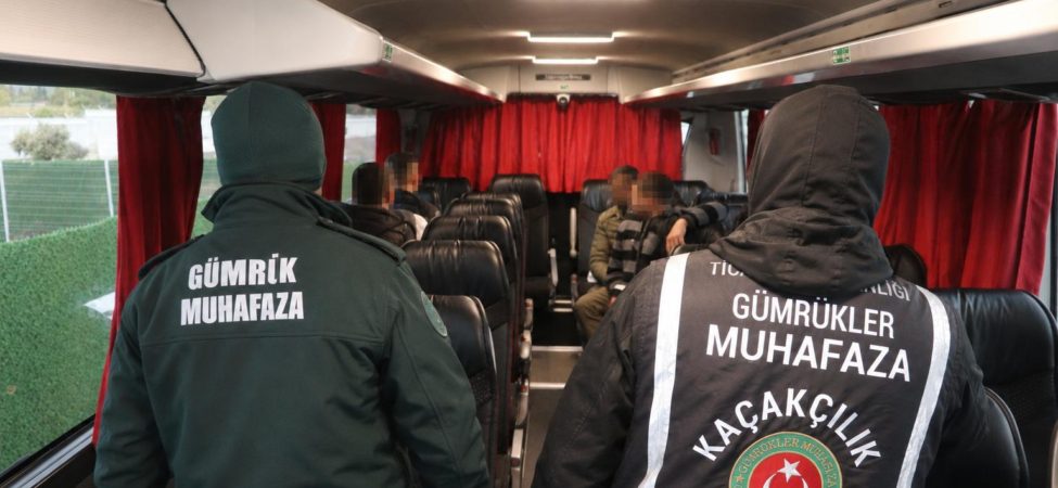 Yunanistan'dan yanlış otobüse binen 4 düzensiz göçmen İpsala Sınır Kapısı'nda yakalandı
