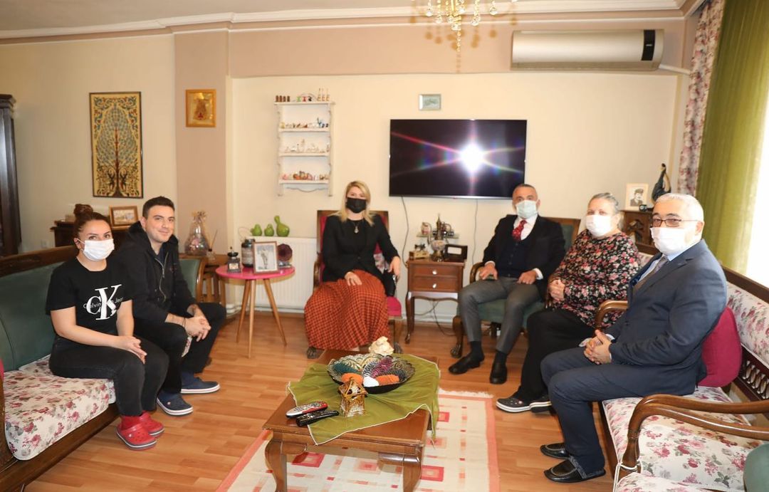Vali Bilgin, eşi ile birlikte şehit ailesini ziyaret etti