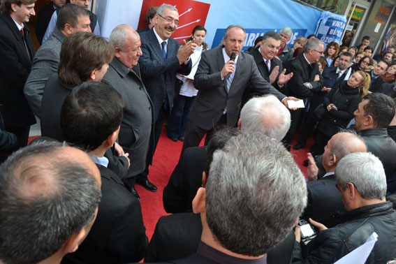 CHP seçim bürosunu Muharrem İnce açtı
