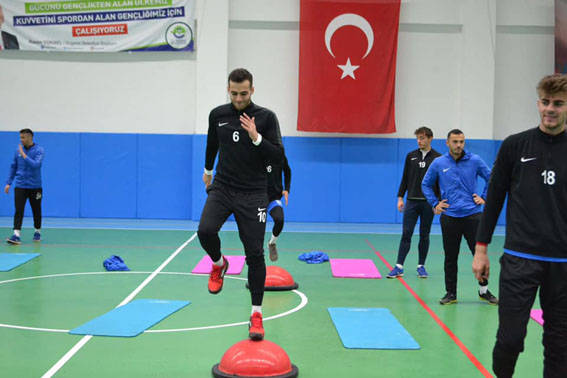 Velimeşespor’dan orta sahaya takviye
