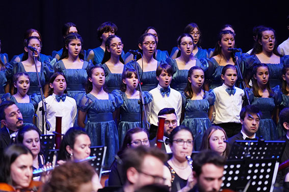 Lüleburgaz’ın gururları İzmir yolcusu  Lüleburgaz Belediyesi Çoksesli Çocuk Korosu