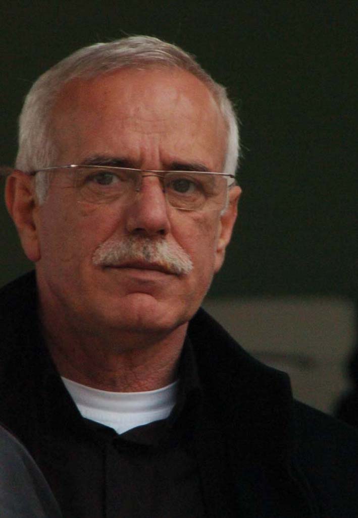 Kızlar Konak karşısında