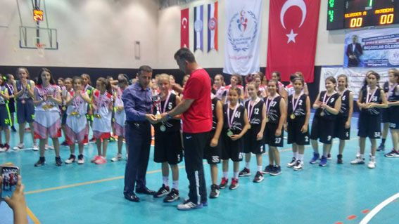 Minik Kızlarda şampiyon “ULUSDER A”