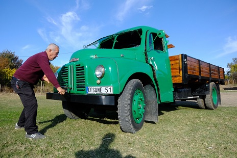Babasından kalan 1951 model "Efsane"yi orijinal haliyle koruyor