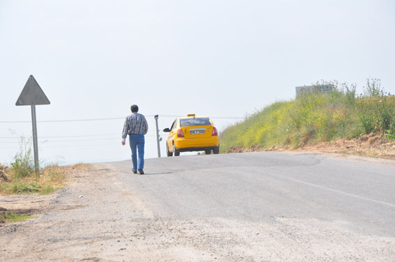 Vatandaşlar durak ve kaldırım istiyor