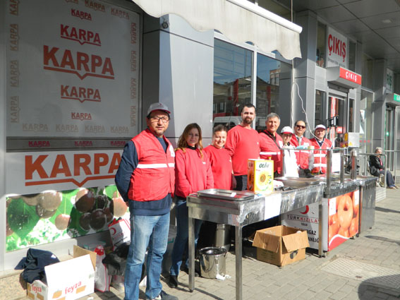 Kızılay’dan halka lokma ikramı