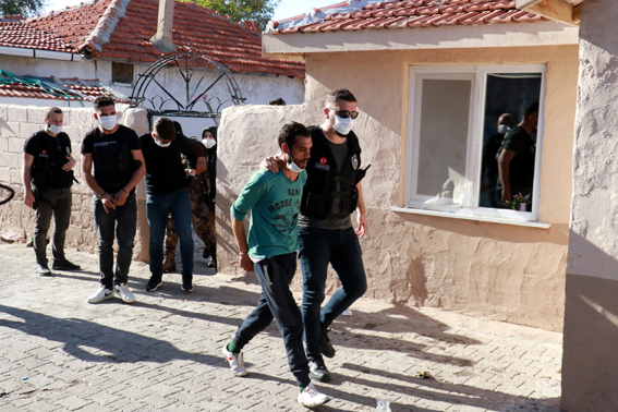 Kitap ve defter arasında uyuşturucu