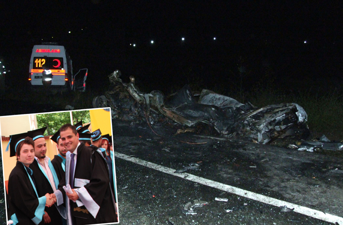 Ambulansla çarpışan otomobil alev aldı: 1 ölü, 3 yaralı