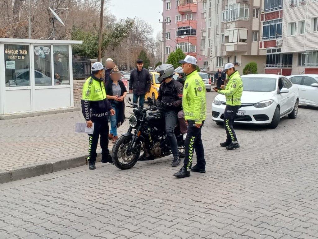 Lüleburgaz'da polis ekipleri trafik denetimi yaptı