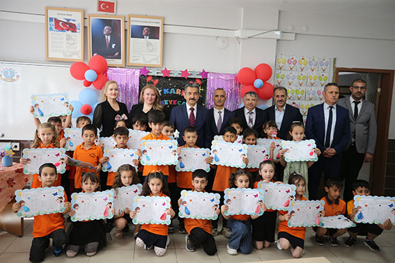 Bayramdan önce karneler alındı