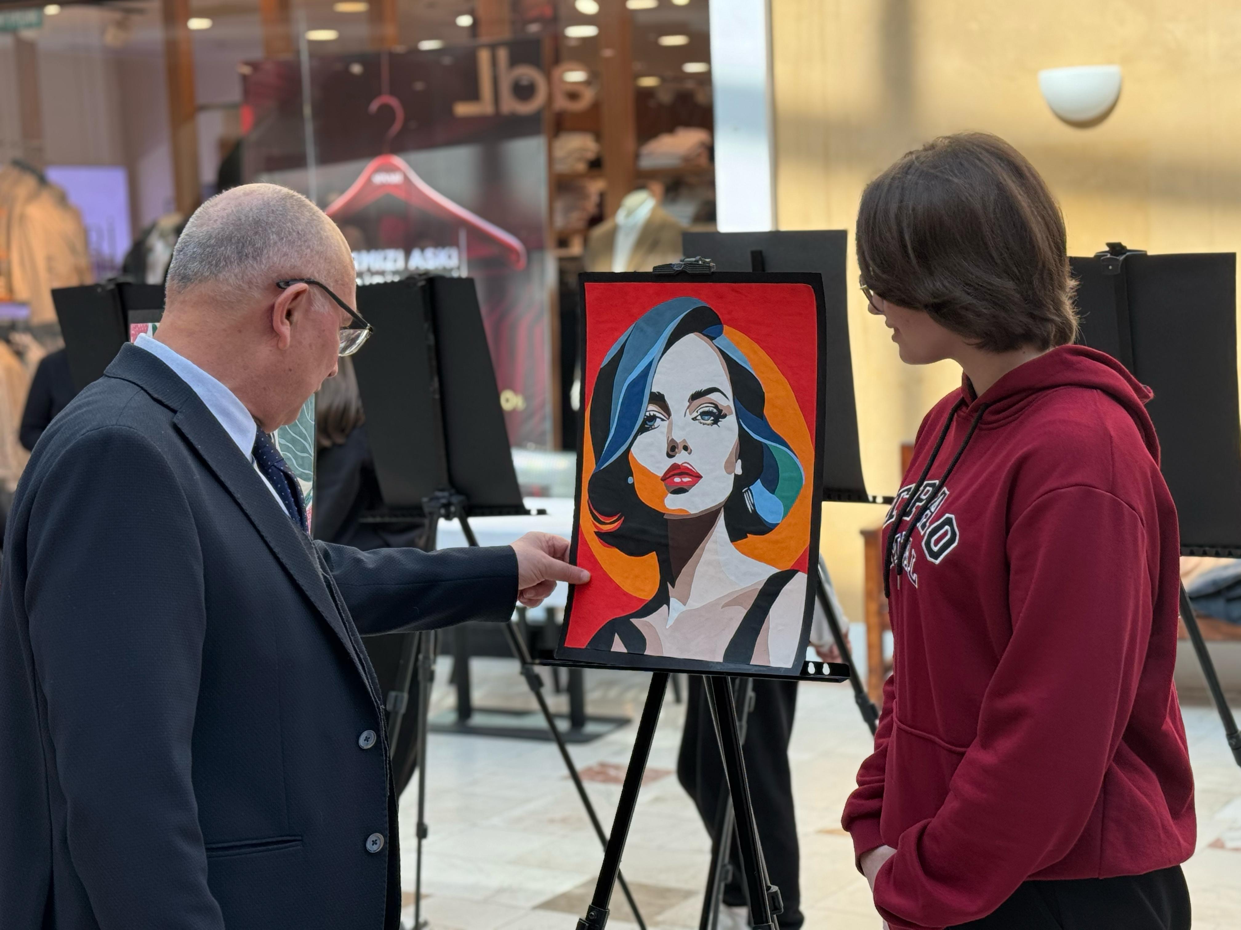 Kadın Temalı Sergi 39Burda AVM’de